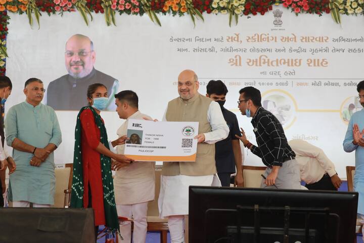 કોઈપણ રોગથી રક્ષણ માટે તેની જાગૃતિ જરૂરી છે. આ અન્વયે આજે ગાંધીનગરના મોટી ભોયણ ખાતે કેન્સરના નિદાન અને સારવાર માટે જાગૃતિ અને તપાસ અભિયાન શરૂ કર્યું તેમજ PMJAY લાભાર્થીઓને આયુષ્માન કાર્ડનું વિતરણ કર્યું.