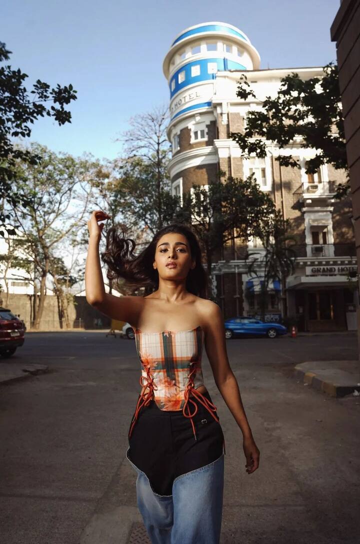பெல்லே கிம்பர்ட் இனம் போலே உன்னை சுற்றி நான் வலம் வர வா