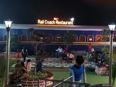ट्रेन में बिना सफर किए ही उठाएं लजीज खाने का लुत्फ, रेल कोच रेस्टोरेंट में मिलेगा आपका पसंदीदा खाना