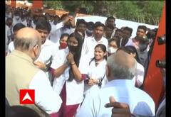 સોલા સિવિલ ખાતે ડૉક્ટર, વિદ્યાર્થી અને સામાન્ય લોકો વચ્ચે પહોંચી ગયા અમિત શાહ, ઝીલ્યું અભિવાદન