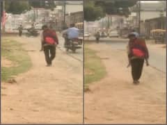 Watch: बेटी के शव को कंधे पर रखकर 10 km चला बाप, 7 साल की मासूम को नहीं मिली एंबुलेंस