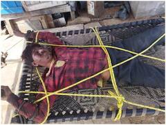 Chittorgarh News: ऑनलाइन गेम की लत से बिगड़ा युवक का मानसिक संतुलन, हाइवे पर लगा दौड़ने, दोस्तों ने रस्सी से बांधकर रोका