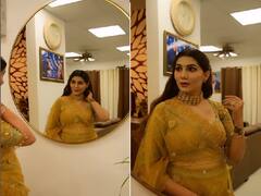 शीशे में खुद का दीदार करते हुए कुछ ऐसे इतराईं सपना चौधरी, देखने वाले भी हो गए उनकी इस अदा के कायल !