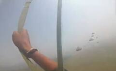 Watch: ਫੌਜ ਦੇ 600 ਪੈਰਾਟਰੂਪਸ ਨੇ ਅਸਮਾਨ ਤੋਂ ਮਾਰੀ, ਚੀਨੀ ਸਰਹੱਦ ਨੇੜੇ ਦਿਖਾਈ ਤਾਕਤ, ਵੇਖੋ ਵੀਡੀਓ