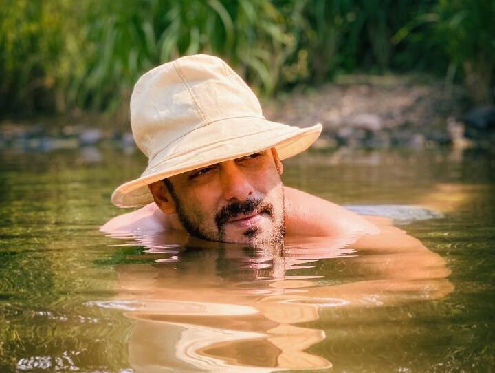 तालाब में नहाते नजर आए सलमान खान, क्यूट लेमन कैप पहने धूप से बचते दिखे एक्टर