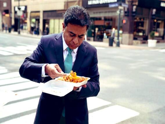 KTR Eats Fastfood During America Tour: Student Life గుర్తుకొచ్చింది | Telangana | ABP Desam