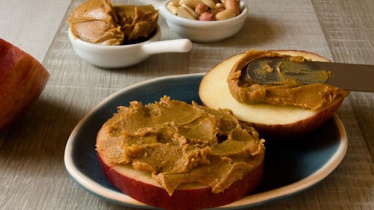 Is peanut butter good for you? know in details Peanut Butter: ওজন কমাতে পিনাট বাটার খাচ্ছেন? কী হতে পারে জানা আছে?
