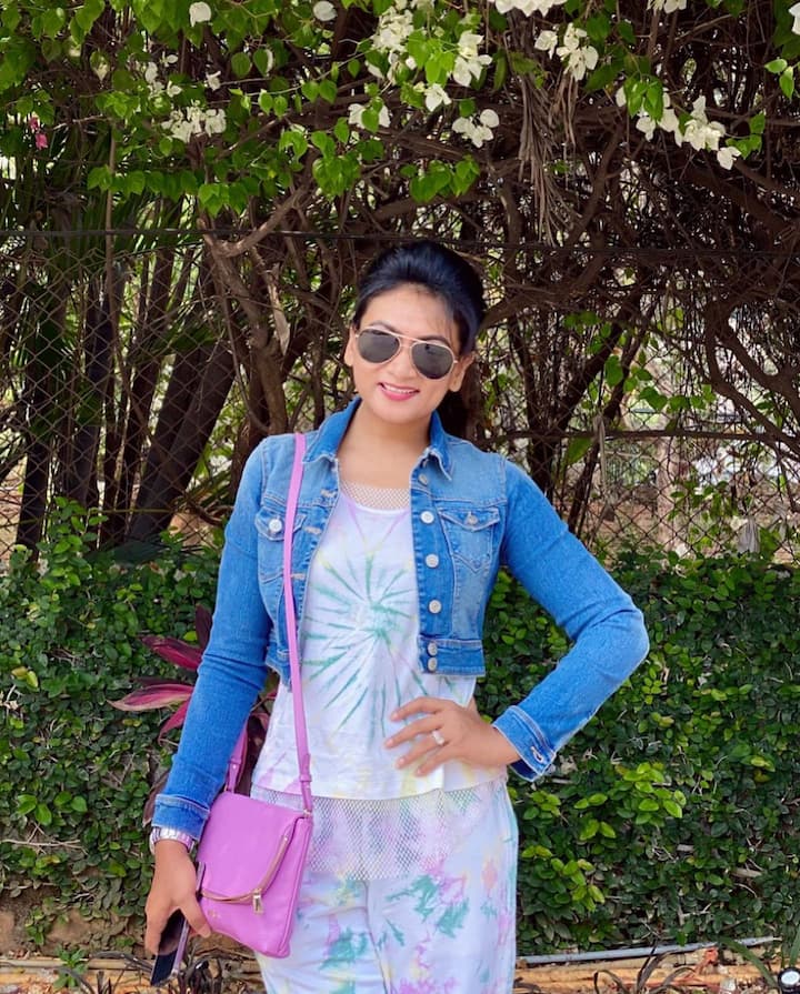 మురారి, అపుడప్పుడు, మధుమాసం, అతిథి, కలెక్టర్ గారి భార్య ..సినిమాల్లో అస్మిత నటించింది.