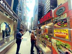 KTR : న్యూయార్క్ నగర వీధుల్లో మంత్రి కేటీఆర్, విద్యార్థి జ్ఞాపకాలను గుర్తుచేసుకుంటూ !