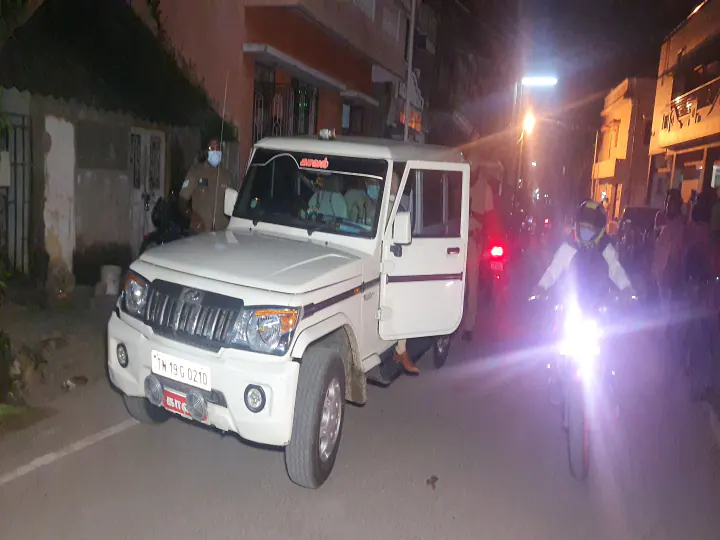 Tamil Nadu: Suspect Flees After Strangling & Attacking SI While Riding Pillion To Police Station Tamil Nadu: Suspect Flees After Strangling & Attacking SI While Riding Pillion To Police Station