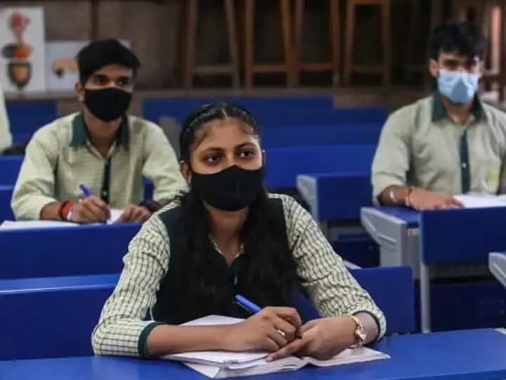 Delhi Private School in enrolment figures sees a dip due to Corona pandemic year Delhi Private School: दिल्ली सरकार की रिपोर्ट में खुलासा, प्राइवेट स्कूलों के ए़डमिशन में आई गिरावट