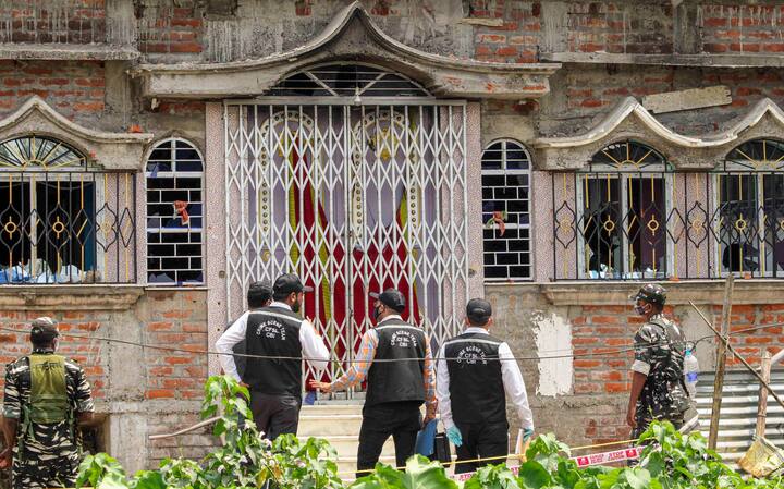 রামপুরহাটণ্ডের তদন্তে একাধিক প্রশ্নের উত্তর খুঁজছেন CBI’এর গোয়েন্দারা। এই তদন্তে বিশেষ প্রযুক্তির সাহায্য নেওয়া হচ্ছে। 3D লেজার স্ক্যানি।