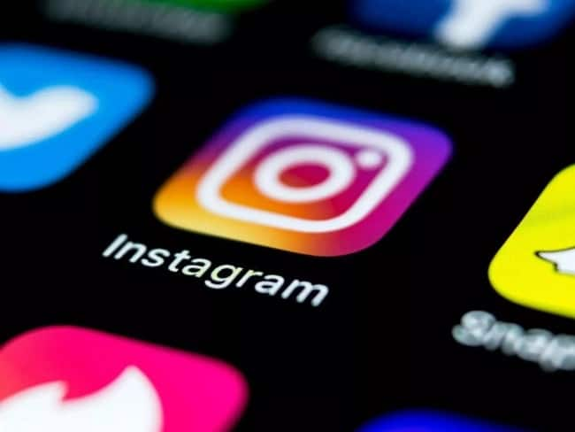 Easy to can hide your instagram likes number and count from post, see tips Tips: ઇન્સ્ટાગ્રામ પર તમે તમારી પૉસ્ટને મળનારી 'Like'ના કાઉન્ટને પણ છુપાવી શકો છો, જાણો શું છે પ્રૉસેસ