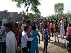 Etah Crime News: लाइट कटने को लेकर हुए विवाद में दो पक्षों के बीच झड़प, लाठी डंडे के साथ चली गोली, छह घायल