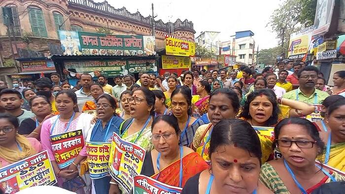পাঁচ রাজ্যের ভোট পর্ব মেটার পর থেকেই সাধারণ মানুষের ওপর লাগাতার বাড়ছে মূল্যবৃদ্ধির চাপ। ফের ঊর্ধ্বমুখী পেট্রোল-ডিজেলের দাম। চার মাস পর গত পাঁচদিনে চারবার দাম বাড়ল পেট্রোপণ্যের।