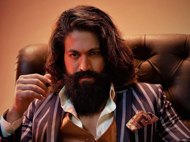 किसी फ़िल्मी कहानी से कम नहीं है KGF स्टार यश की लाइफ, जेब में मात्र 300 रुपए लेकर निकले थे, पिता थे बस ड्राइवर!