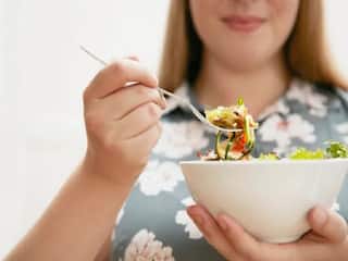 Women's Health Tips : चाळीशीनंतर महिलांना 'या' गोष्टींकडे दुर्लक्ष करणं पडू शकतं महागात, कोणत्या ते जाणून घ्या...
