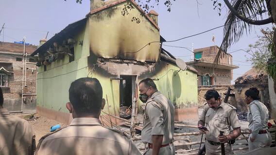 Birbhum Violence: ভাদু শেখ খুনের পরই তার অনুগামীরা বাড়িঘর ভাঙচুর করে, উল্লেখ এফআইআরে | Bangla News