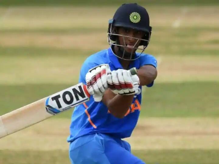 IPL 2022: How did the son of an electrician become a cricketer? Read the story of Mumbai Indians batsman Tilak Verma's struggle DC vs MI: इलेक्ट्रिशियनचा मुलगा कसा बनला क्रिकेटर? वाचा मुंबई इंडियन्सचा फलंदाज तिलक वर्माच्या संघर्षाची कहाणी