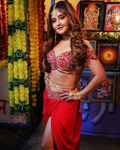 रश्मि देसाई की नागिन 6 में एंट्री, लाल नागिन की अदाओं पर दिल हार बैठे फैंस