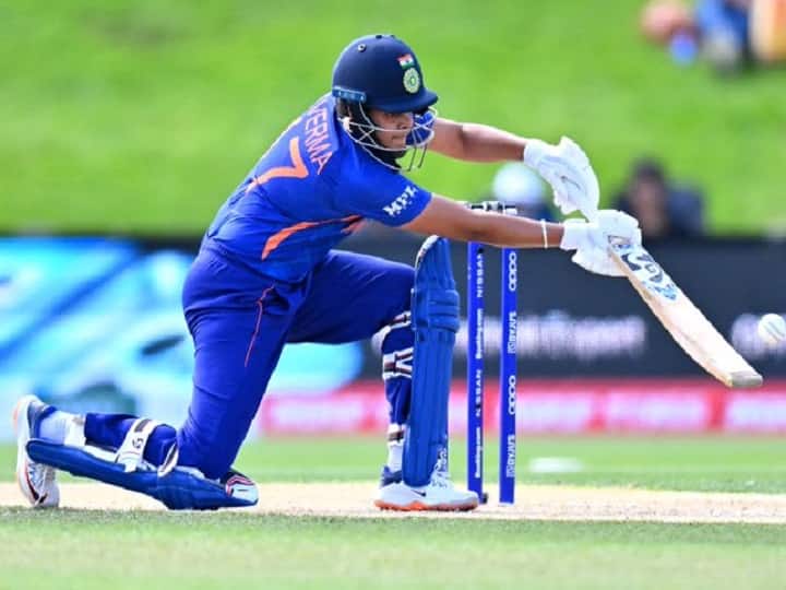 ICC Womens World Cup 2022 IND vs SA India scored 274 in 50 overs against South Africa Hagley Oval, Christchurch New Zealand IND W vs SA W: भारतीय महिला संघाचे आफ्रिकेपुढं 274 धावांचे आव्हान, स्मृती मानधनासह, शेफाली आणि मिथाली राज यांची अर्धशतके