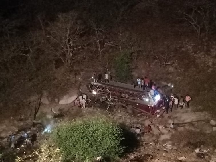 Andhra Pradesh: 7 Killed, 45 Injured In Chittoor As Bus Carrying Wedding Guests Falls Off Cliff Due To Driver's Negligence Andhra Pradesh: 7 Killed, 45 Injured In Chittoor As Bus Carrying Wedding Guests Falls Off Cliff Due To 'Driver's Negligence'