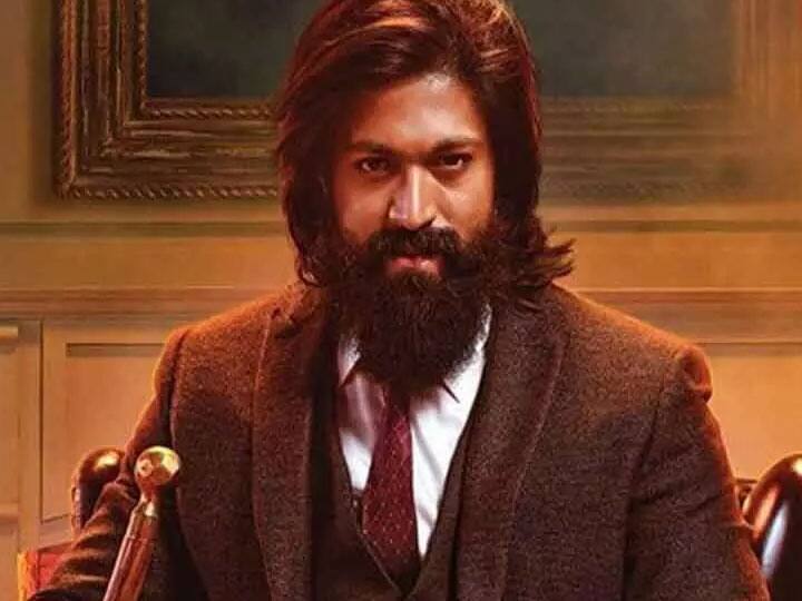 इस फिल्म में इस बार कुछ पुराने चेहरे ही नजर आएंगे तो कुछ नए चेहरे भी जुड़े हैं. केजीएफ स्टार यश की बात करें तो वो इस फिल्म की जान हैं. उन्होंने फिल्म में रॉकी का रोल प्ले किया है. मीडिया रिपोर्ट्स के मुताबिक केजीएफ 2 में यश ने 25 -27 करोड़ रुपये लिए हैं. (फोटो – सोशल मीडिया)