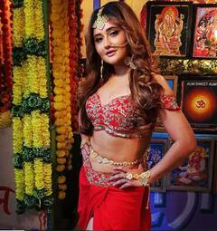 'ਨਾਗਿਨ 6' 'ਚ ਰਸ਼ਮੀ ਦੇਸਾਈ ਦੀ ਐਂਟਰੀ, ਲਾਲ ਨਾਗਿਨ ਦੀਆਂ ਅਦਾਵਾਂ 'ਤੇ ਫੈਨਜ਼ ਹਾਰ ਬੈਠੇ ਦਿਲ