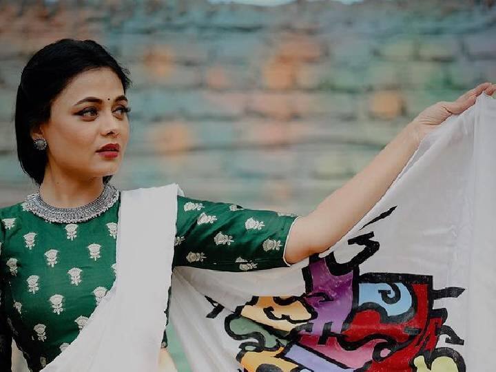 मालिकांबरोबरच ‘कॉफी आणि बरेच काही’, ‘मिस्टर आणि मिसेस सदाचारी’ या मराठी चित्रपटांतही प्रार्थना झळकली होती.