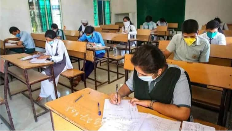 12th English exam canceled in 24 districts of UP, know when the new date will be announced UP Board Paper Leak: बलिया समेत यूपी के 24 जिलों में रद्द हुई 12वीं की अंग्रेजी की परीक्षा, जानें- अब कब होगा एग्जाम