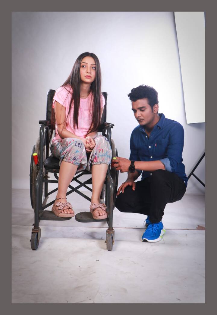 কিন্তু সময়ের গতিপথে কারও কোনও নিয়ন্ত্রণ নেই। সময় কোন দিকে নিয়ে যাবে এই তিনজন মানুষের ভাগ্যকে? লড়াই করতে করতে এক সময় কি ভাগ্যের কাছে হেরে যাবে তারা? এই সব প্রশ্নের উত্তর নিয়েই আসতে চলেছে 'নার্ভ'।