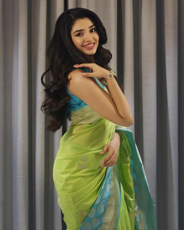 రీసెంట్ గా ఈ బ్యూటీ నటించిన 'శ్యామ్ సింగరాయ్', 'బంగార్రాజు' సినిమాలు ప్రేక్షకుల ముందుకు వచ్చాయి.(Photo Courtesy: Krithi Shetty Instagram)