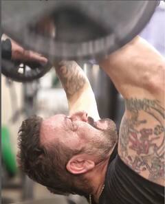 आंखों में रौब...हाथों में हथियार उठाए संजय दत्त को 'अधीरा' बनने में लगते थे इतने घंटे!