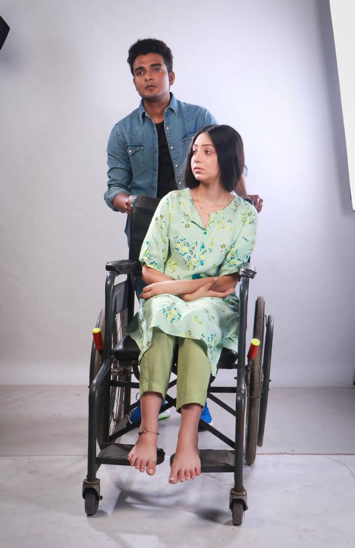 অতিথি শিল্পী হিসেবে ছবিতে উপস্থিত থাকবেন অভিনেতা ইশান মজুমদার ও অনন্যা গুহ। এছাড়াও ছবির অন্যান্য একাধিক চরিত্রে অভিনয় করছেন বুদ্ধদেব ভট্টাচার্য, সাথী মুখোপাধ্যায় এবং শুভজিৎ আদগিরি।