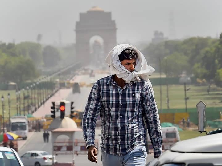 Delhi Temperature above 40 degree Celsius according to Meteorological Department rain from tomorrow ANN Delhi Weather: दिल्ली वालों को आज भी बारिश के लिए करना होगा इंतजार, मौसम विभाग ने दी ये जानकारी