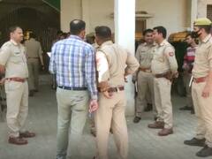 Amroha News: अमरोहा में फंदे से लटका मिला संविदा कर्मी का शव, परिजनों ने ईओ पर लगाया ये गंभीर आरोप