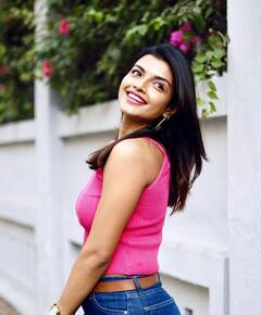 Actress  Ashna Zaveri : நடிகை ஆஷ்னா சவேரியின் அசத்தலான க்ளிக்ஸ்!