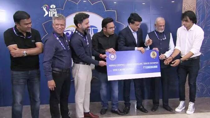 Big Honored: bcci gives rs one crore to heroes of tokyo olympics neeraj chopra BCCIએ ક્રિકેટર ના હોય એવા રમતવીરને 1 કરોડ રૂપિયા આપીને કર્યું સન્માન, જાણો આ ખેલાડીએ મેળવી શું છે મોટી સિધ્ધી ?