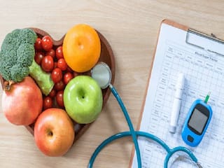Diabetes : मधुमेह झालाय? मग, आजपासूनच ‘ही’ फळं खाणं सुरु करा!