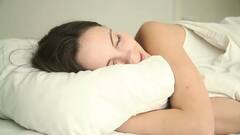 Sleeping tips: શું આપ 8 કલાકથી વધુ સમય ઊંઘો છો, તો સાવધાન, જાણી લો તેના નુકસાન