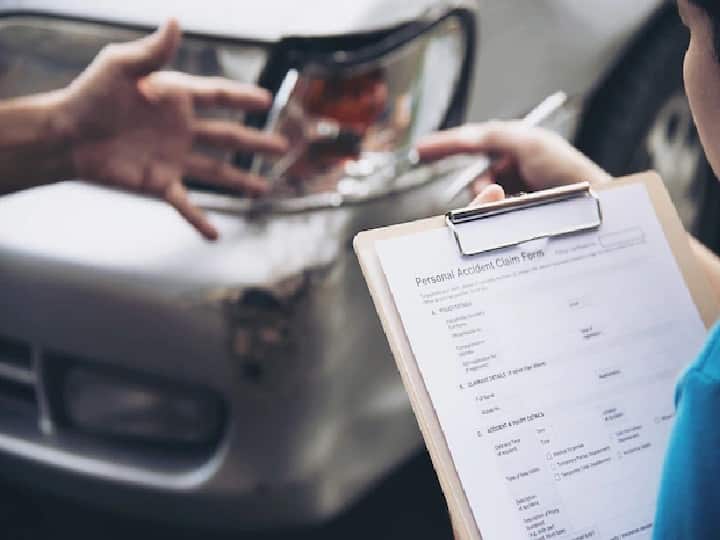 इसके साथ ही गाड़ी चोरी होने की हालत में भी यह आपको नुकसान भरपाई करके देता है. लेकिन, बहुत से ग्राहक यह शिकायत करते हैं कि गाड़ी खरीदने के साथ ही इंश्योरेंस पॉलिसी लेने के बाद उन्हें गाड़ी चोरी होने या किसी तरह का दुर्घटना होने की स्थिति में क्लेम नहीं मिला है.