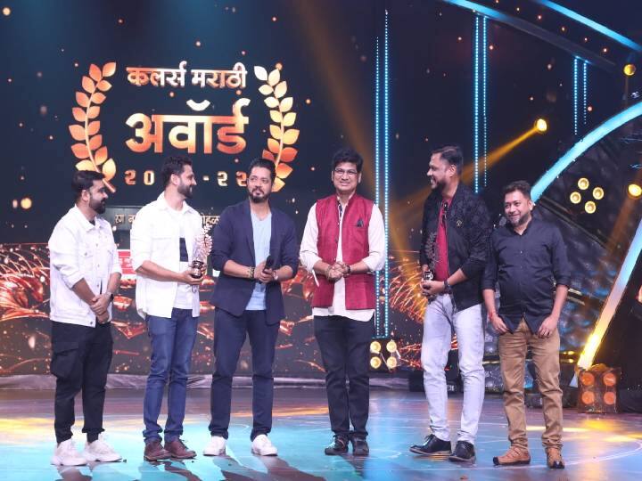 लोकप्रिय शीर्षकगीताचा पुरस्कार दोन मालिकांना विभागून देण्यात आला आहे. हा ‘जय जय स्वामी समर्थ’ आणि ‘तुझ्या रूपाचं चांदनं’ या मालिकांना मिळाला आहे.