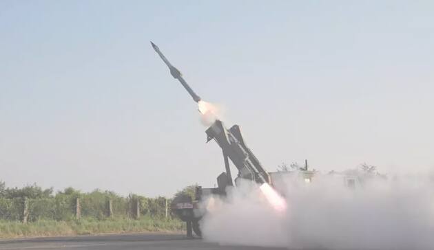 India today successfully test fired Medium Range Surface to Air Missile air defence system off coast Balasore, Odisha DRDO officials MRSAM Missile Test : भारताची हवाई शक्ती वाढली, हवेत मारा करणाऱ्या क्षेपणास्त्राची चाचणी यशस्वी