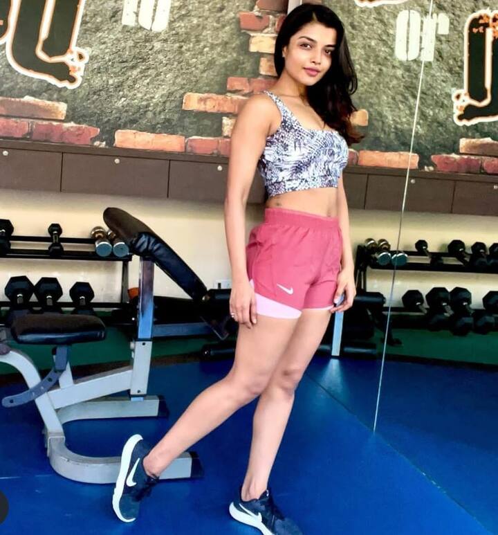 சூரியன ரெண்டு துண்டு செஞ்சு கண்ணில் கொண்டவளோ… அஹோ ஓ