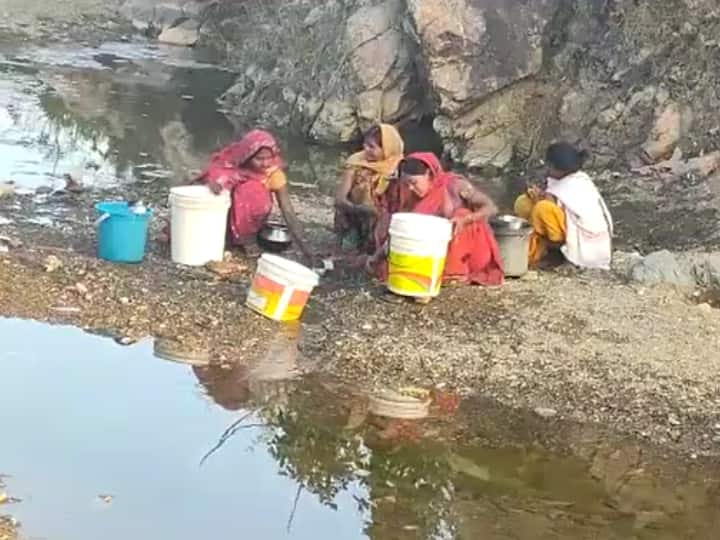 sonbhadra facing crisis of pure drinking water 26 villages also facing fluorosis ANN UP News: उत्तर प्रदेश के इस जिले में साफ पानी का संकट गहराया , 26 गांव के लोग इस गंभीर बीमारी से पीड़ित