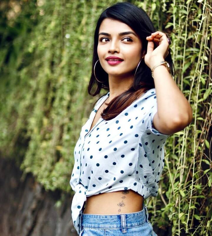 யிர மீனுதான் கொக்க முழுங்குமா  ?அடுக்குமா ?