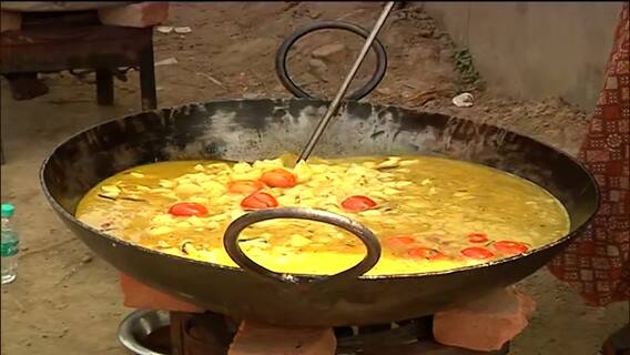 Birbhum Violence: সাঁইথিয়ার বাতাসপুরে বগটুইকাণ্ডে স্বজনহারাদের খাওয়ার ব্যবস্থা স্থানীয় তৃণমূল নেতৃত্বের | Bangla News