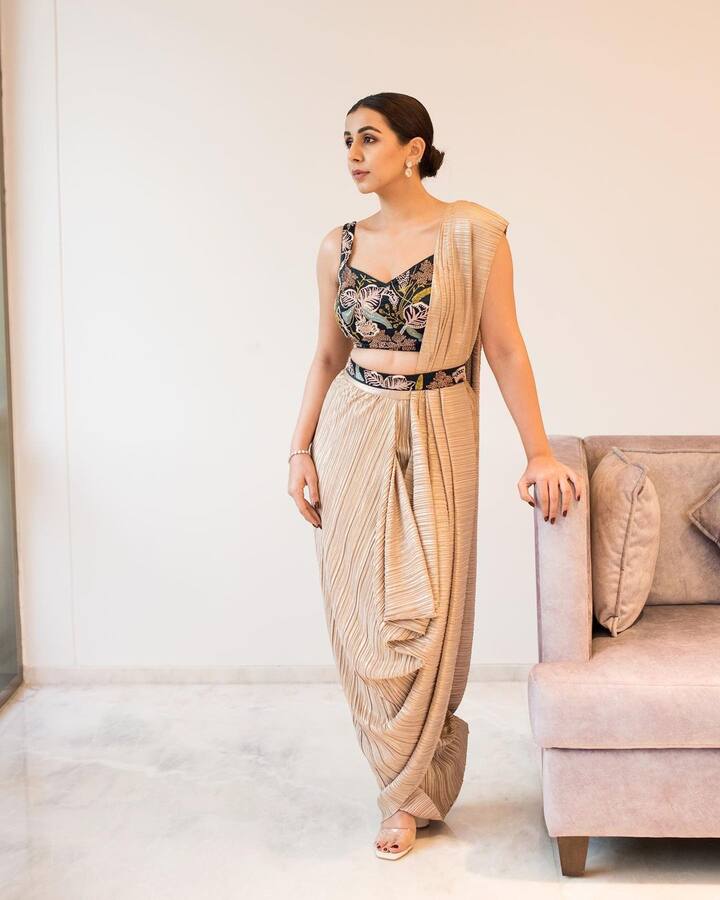 నిక్కి గల్రాని ఎవరో కాదు, మరో హీరోయిన్ సంజన గల్రాని సిస్టర్. సంజన బుజ్జిగాడు సినిమాలో త్రిష చెల్లెలిగా నటించింది. -Image credit: NikkiGalrani/Instagram