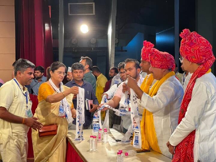 Rajasthan में संगठन का पुनर्गठन करेगी AAP, घर-घर जाकर लोगों को जोड़ने का है प्लान aam aadmi party will reorganize the organization in rajasthan, know in details Rajasthan में संगठन का पुनर्गठन करेगी AAP, घर-घर जाकर लोगों को जोड़ने का है प्लान