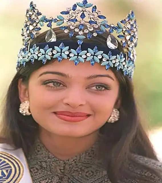 આ ફોટો તે સમયનો છે જ્યારે ઐશ્વર્યા રાયે વર્ષ 1994માં મિસ વર્લ્ડનો તાજ પોતાના નામે કર્યો હતો.